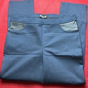 DKNY women's size medium pull on Comfort Stretch blue pants 25” inseam